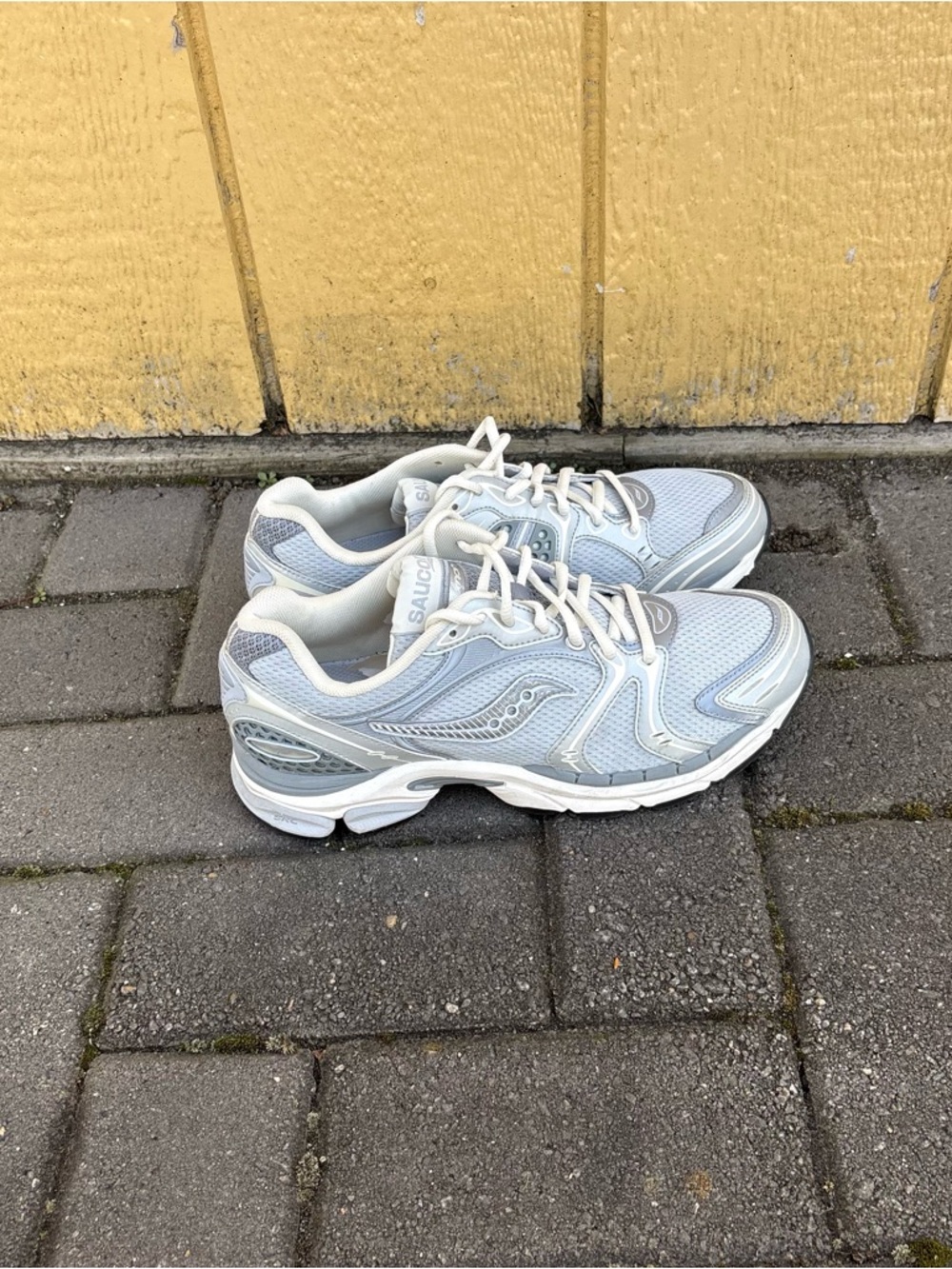 Saucony Women's Pale Gray Mesh Lace-Up Running Sneakers